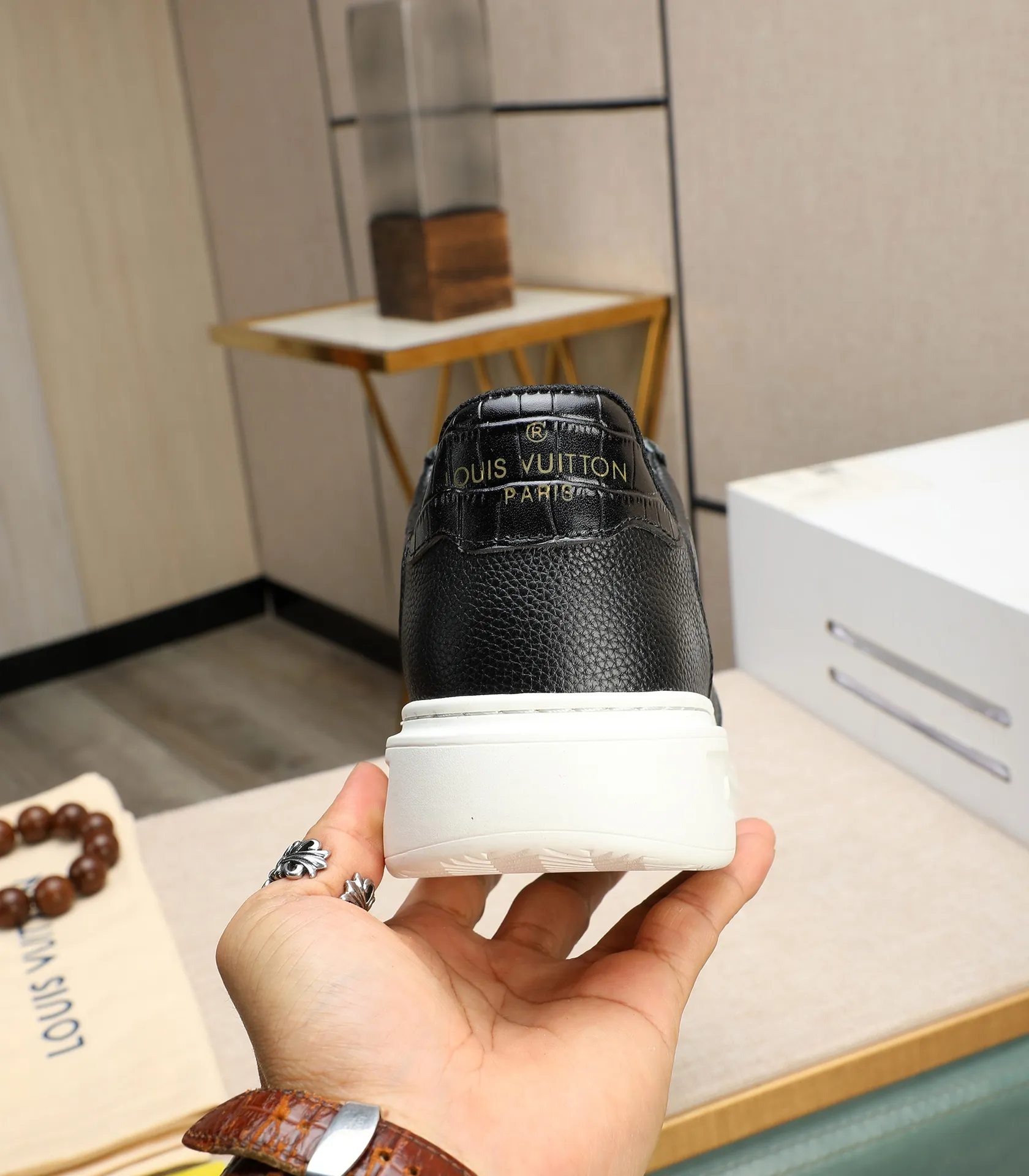 Men's shoes 💰540 💰(Niuli: full package) louis vuitton (Louis Vuitton/lv) top 🔍🔍 new models are on sale at the same time at the counter. The upper 🇮🇹 is imported from Italy, first-layer cowhide, and the lining is fully imported cowhide. 💪💪, completely 1⃣️ to 1 ⃣️Re-engraved🇮🇹💪💪, ⚠Sole: The original sole is specially provided by the original factory, the exclusive movable molded sole is super comfortable, ⚠The original factory follows the order, 🔍🔍high quality, you can enter and exit the counter at will, welcome to compare⚠. Code number:38-44